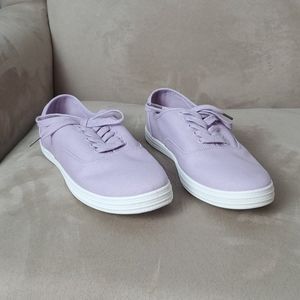 Light purple canvas shoes